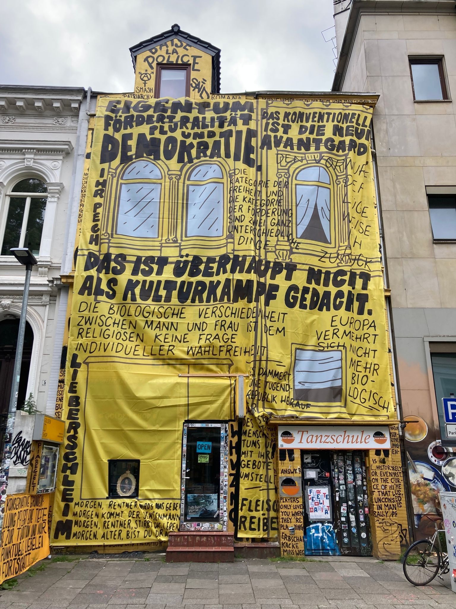 Golden Shop mit neuer Fassade
