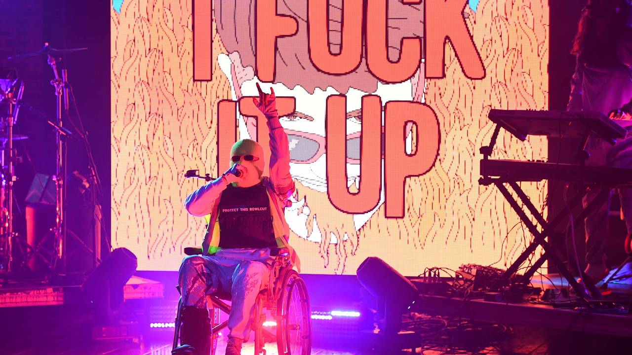 Der US-Musiker Oliver Tree (hier bei einem Auftritt 2019 in Florida) ist bei einem Helikopterabsturz ums Leben gekommen.