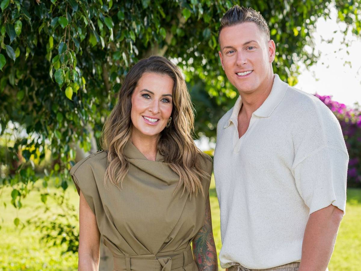Charlotte Engelhardt (ehemals Würdig) und Calvin Kleinen moderieren das neue Format. (Bild: RTL / Markus Hertrich)
