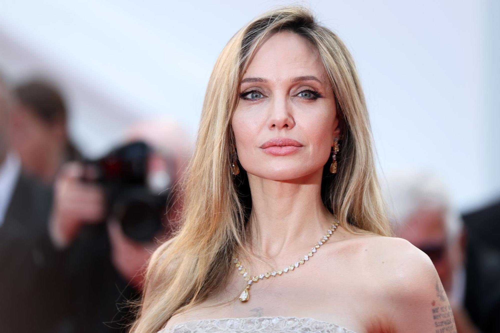 Frühe war Angelina Jolie eine Skandalnudel, heute ist sie ein Star mit divenhafter Ausstrahlung. (Bild: 2025 Getty Images/Monica Schipper)
