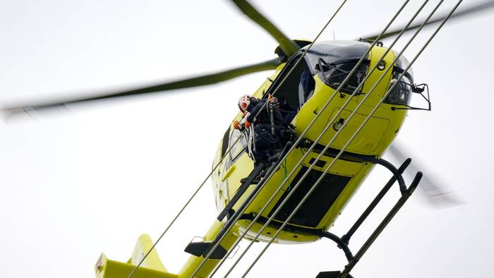 Helikopterarbeiten an Stromleitung