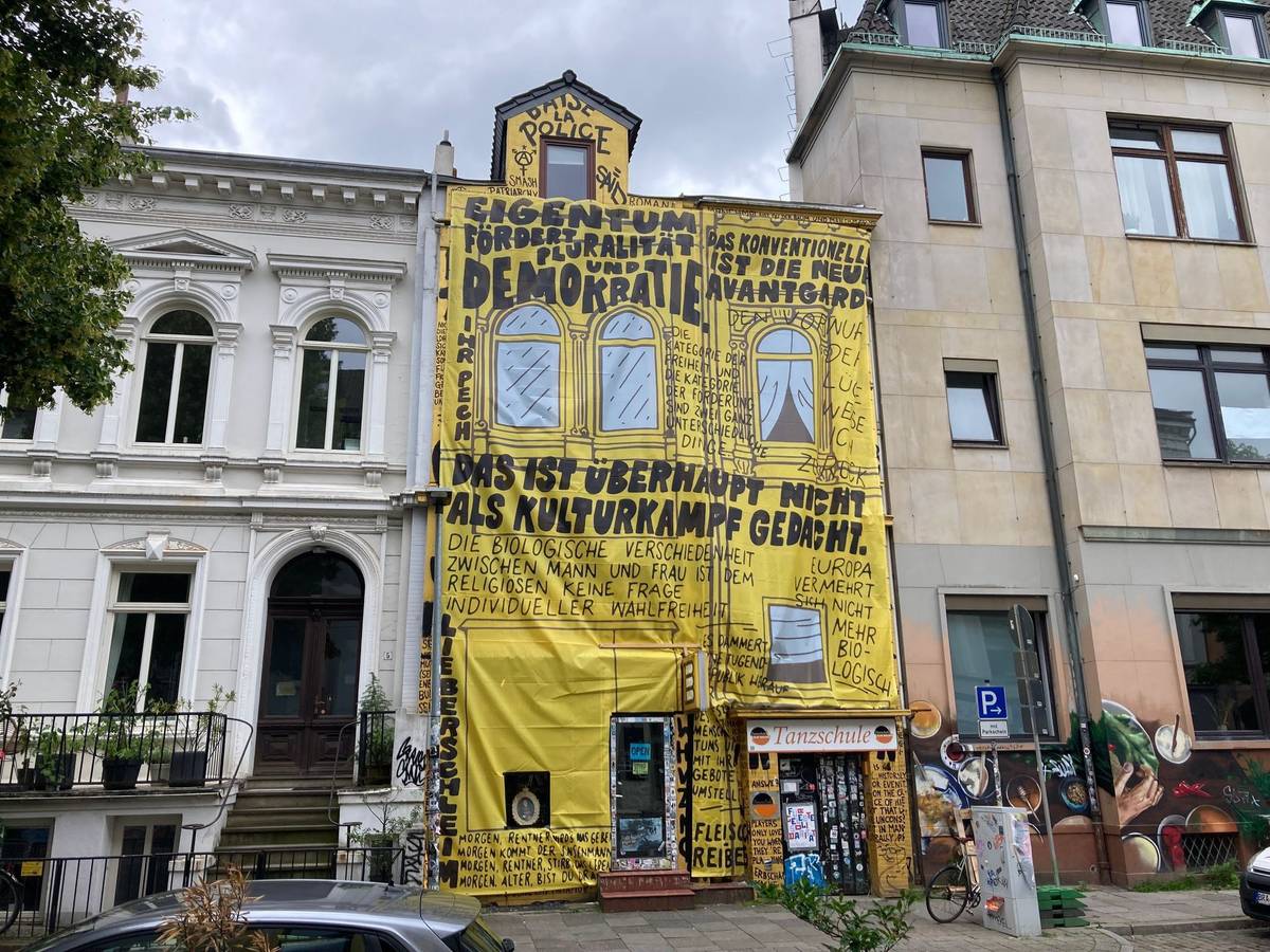 Golden Shop mit neuer Fassade
