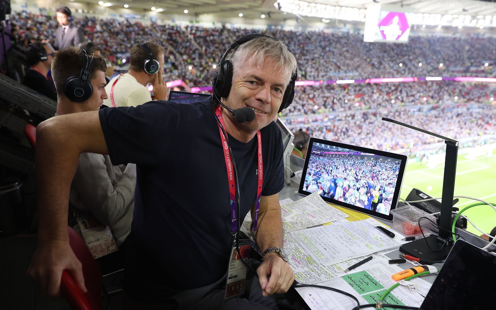 Tom Bartels, hier bei der Katar-WM 2022, kritisiert die Preispolitik der FIFA scharf. (Bild: 2022 Getty Images/Alexander Hassenstein)
