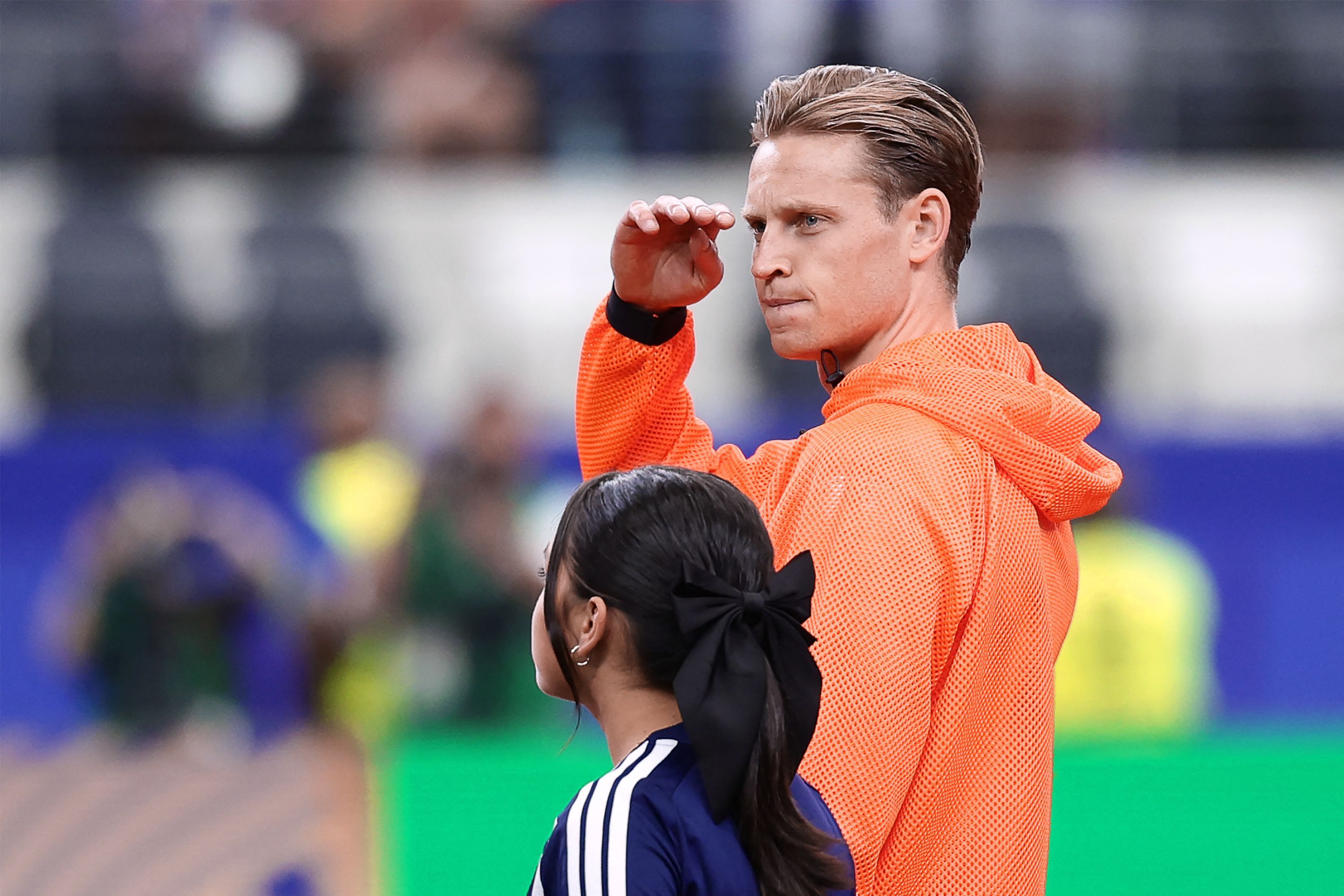 Frenkie de Jong beim Einlaufen ins Stadion vor einem WM-Spiel der Niederlande