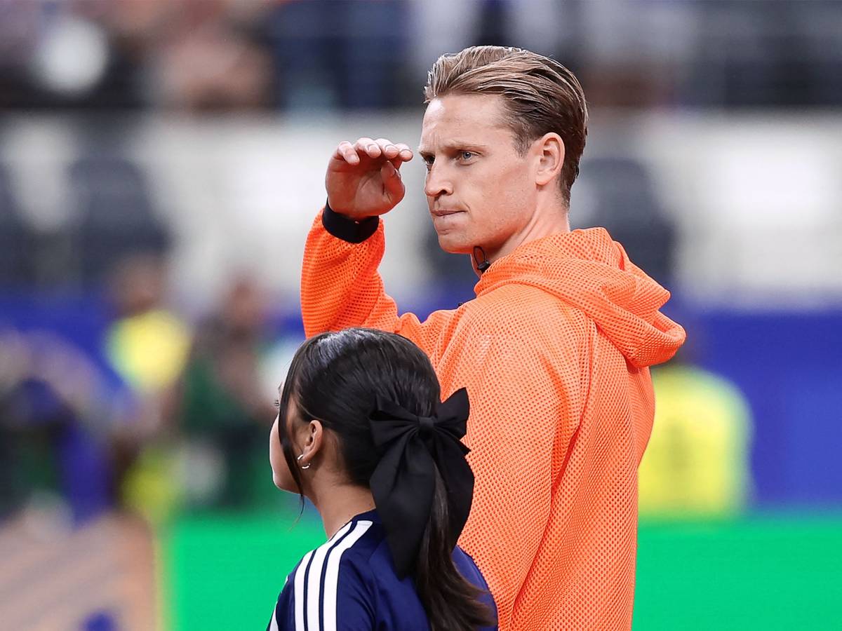 Frenkie de Jong beim Einlaufen ins Stadion vor einem WM-Spiel der Niederlande
