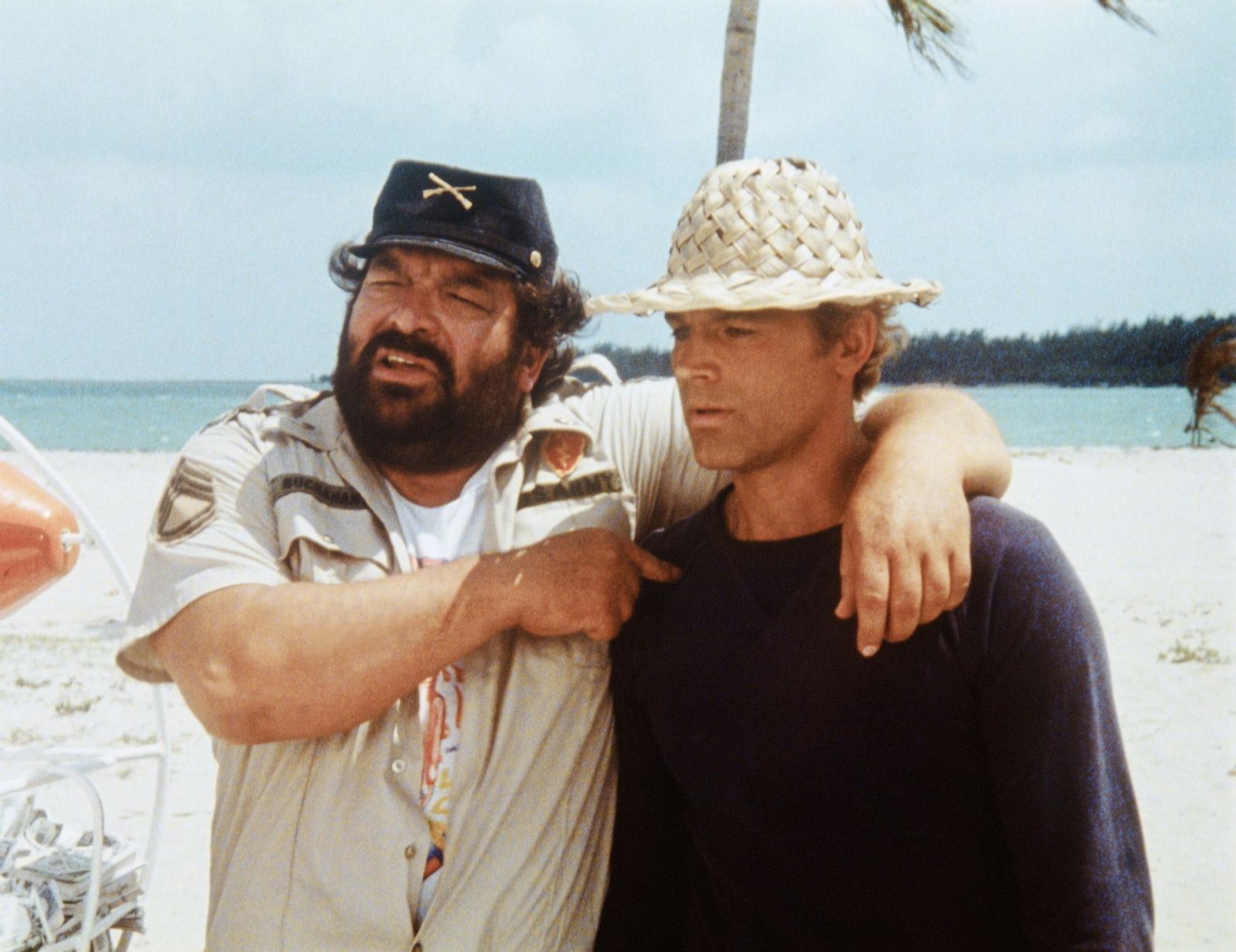 In „Zwei Asse trumpfen auf“ verschlägt es zwei Abenteurer, die sich nicht ausstehen können, auf eine Insel, auf der ein Schatz versteckt ist. (Bild: Tobis Film)