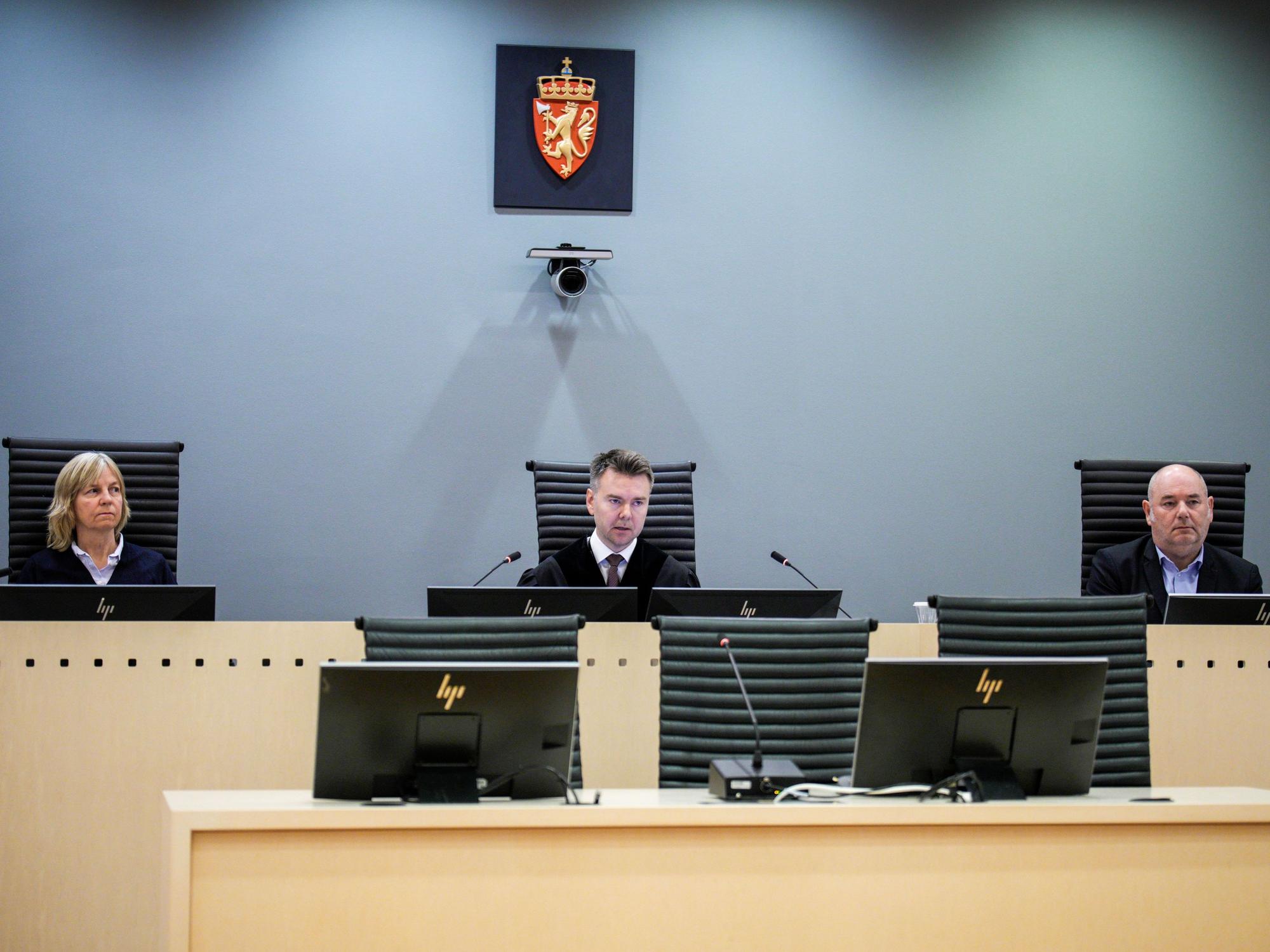 Richter Jon Sverdrup Efjestad (M) im Gerichtssaal während der Urteilsverkündung im Verfahren gegen Marius Borg Høiby.