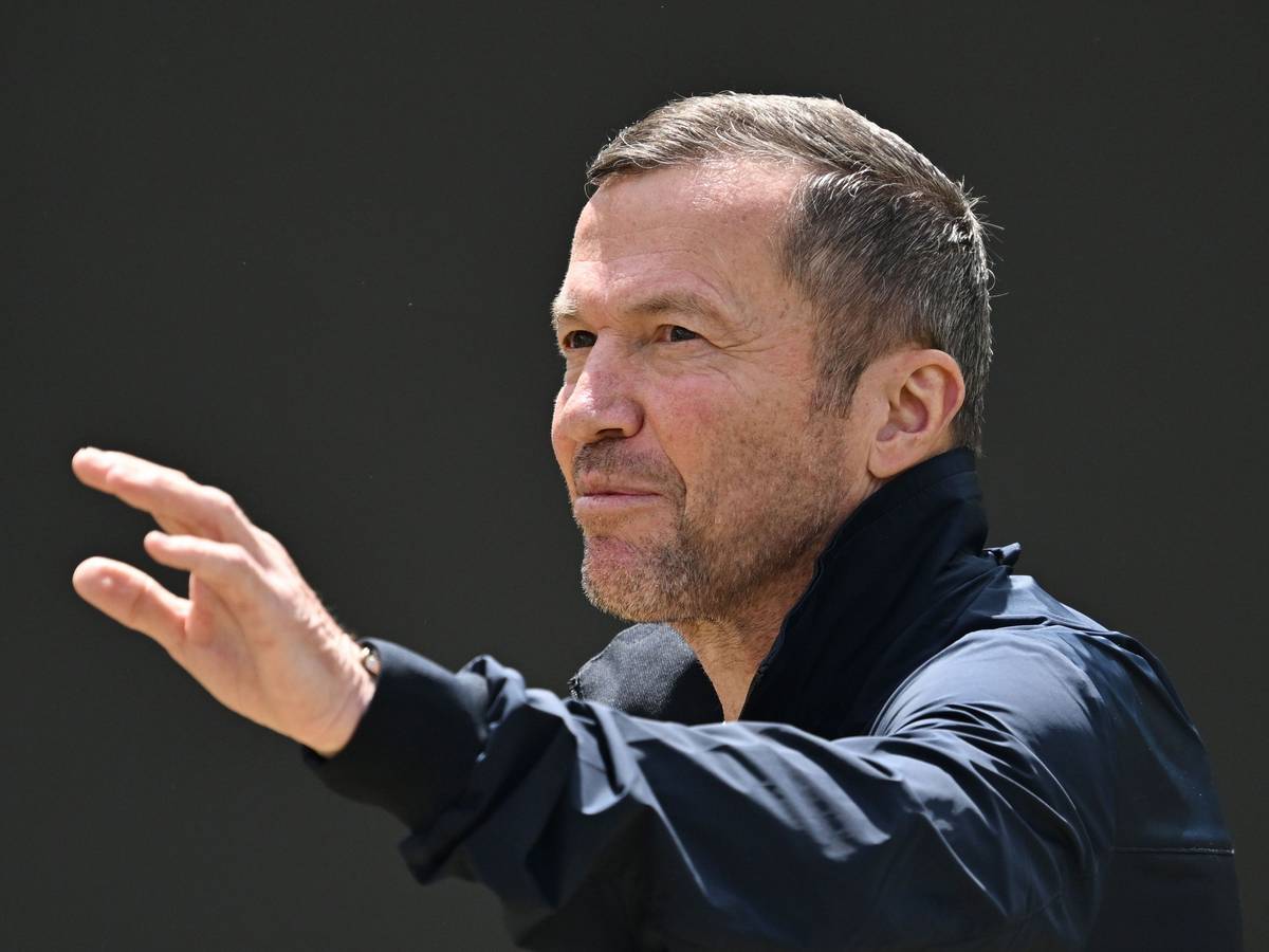 Rekordnationalspieler Lothar Matthäus gestikuliert