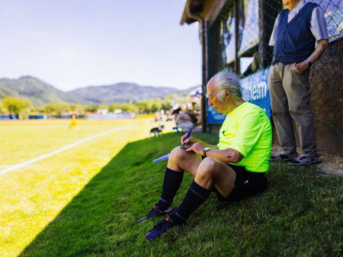 Werner Ziebold geht mit 90 in Schiedsrichter-Rente