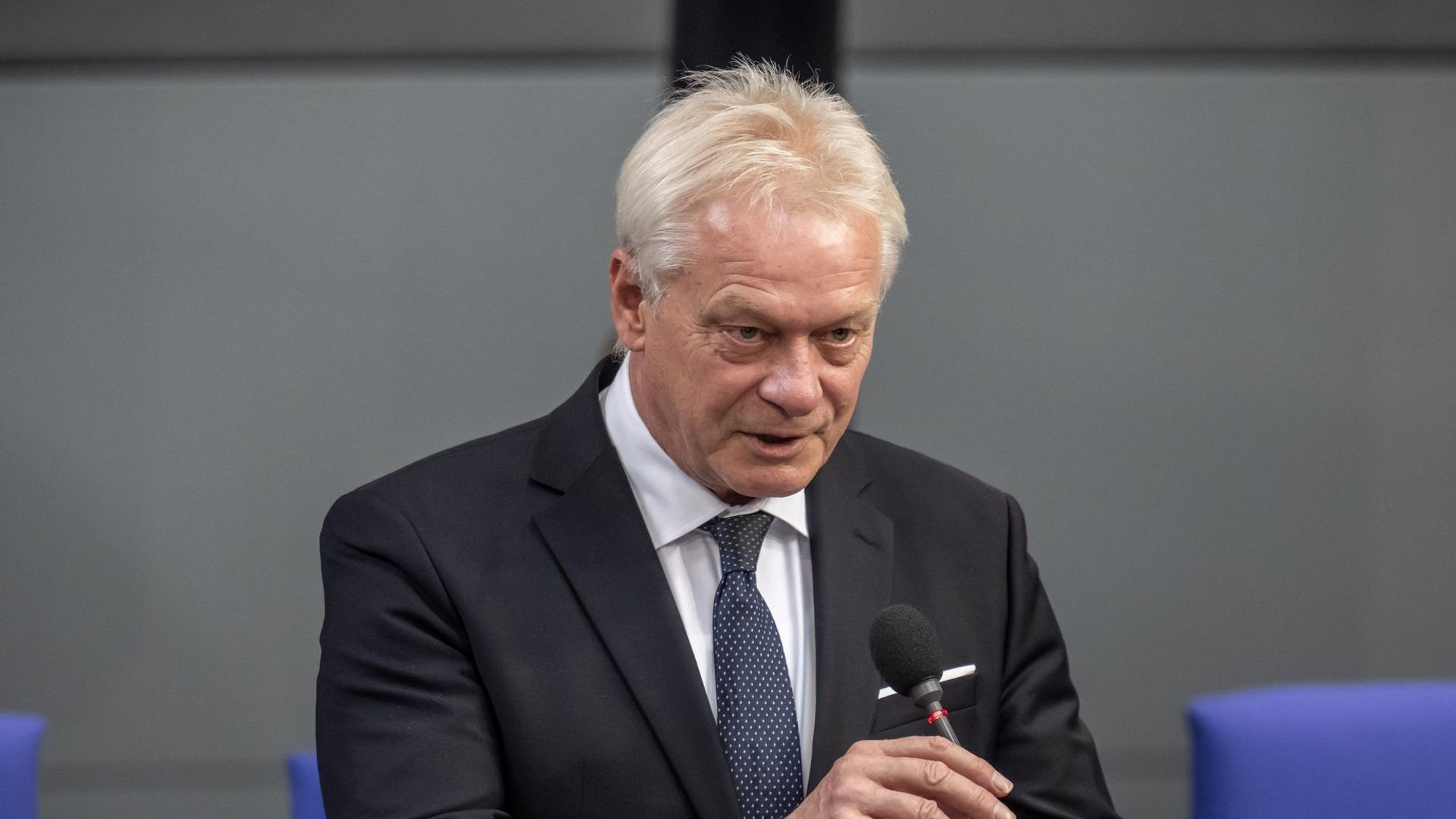 Karlsruhe prüft Minister-Alleingang
