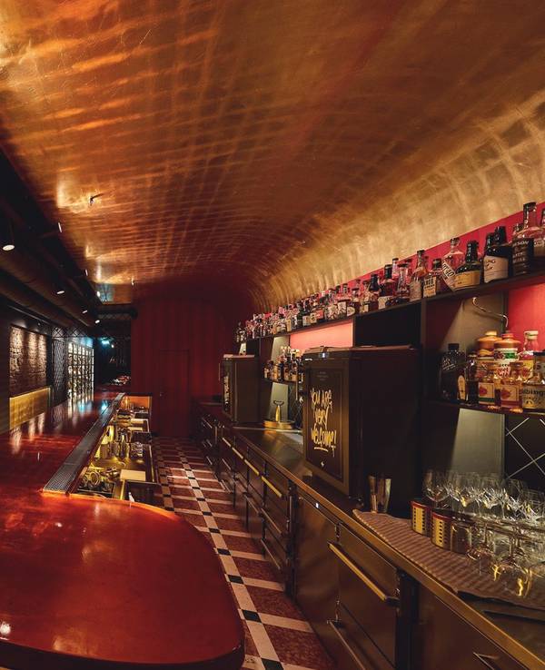 Blick in die „Grid Bar“ in der Kölner Friesenstraße.