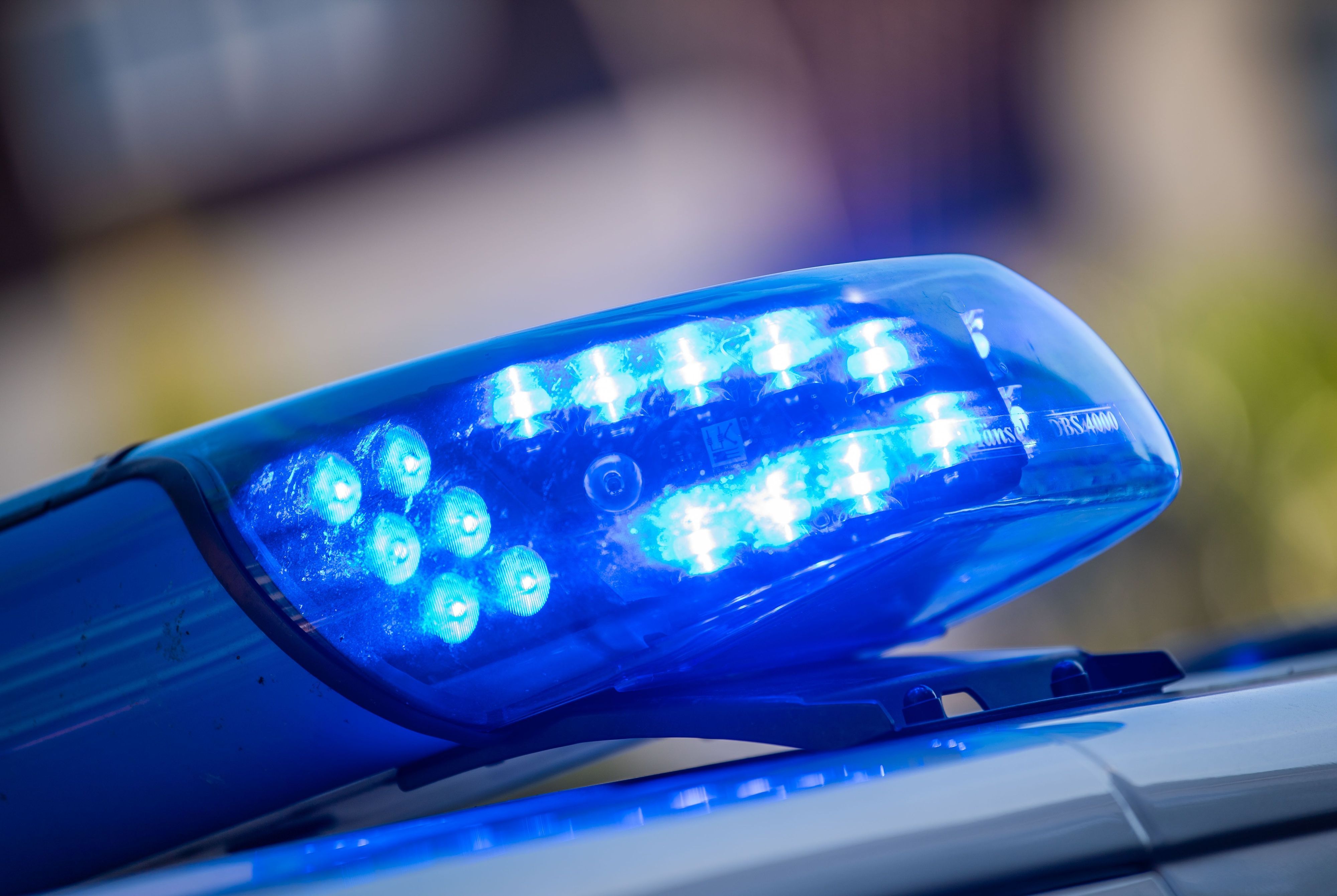 Blaulicht eines Polizeifahrzeugs