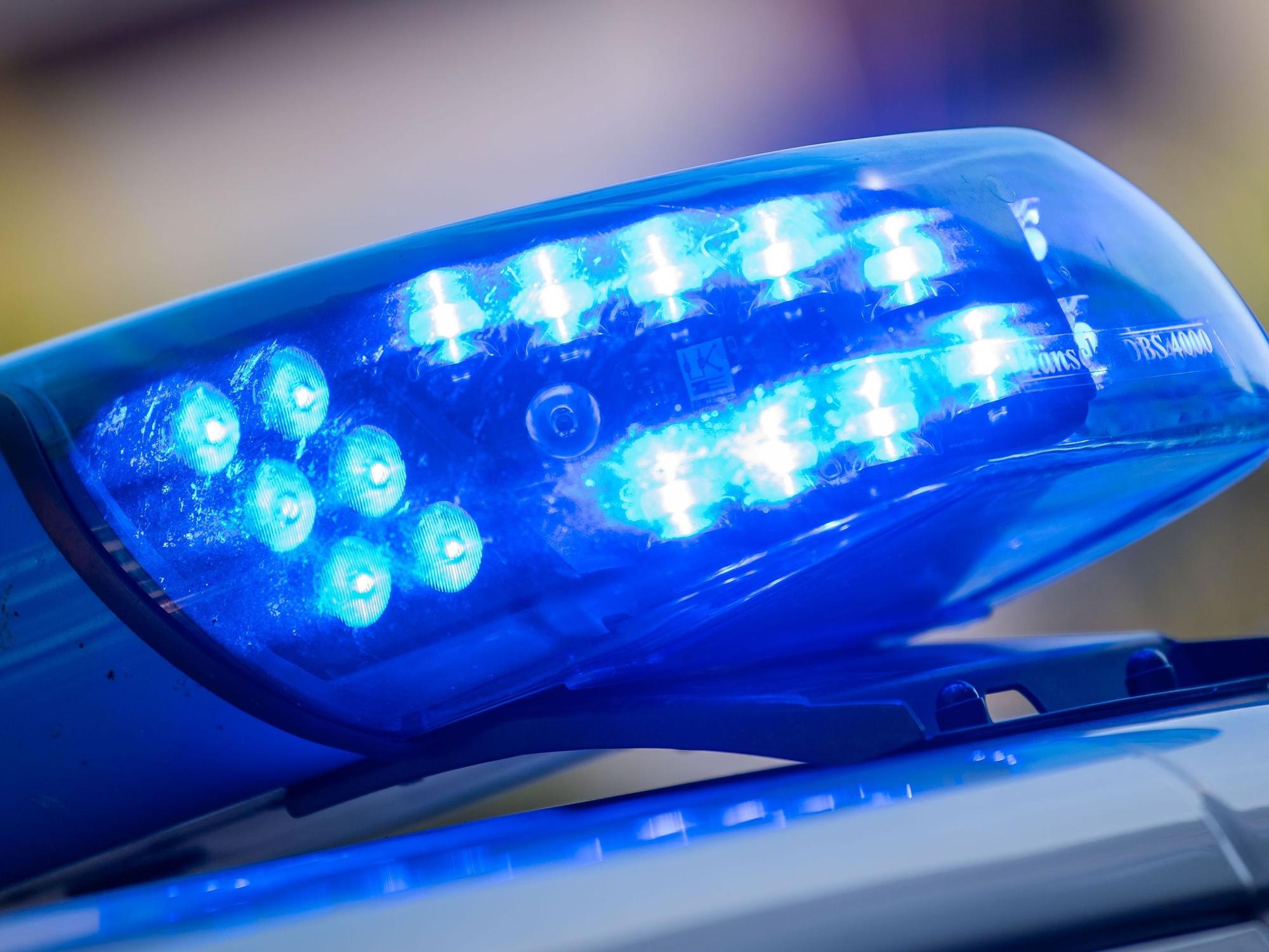 Blaulicht eines Polizeifahrzeugs