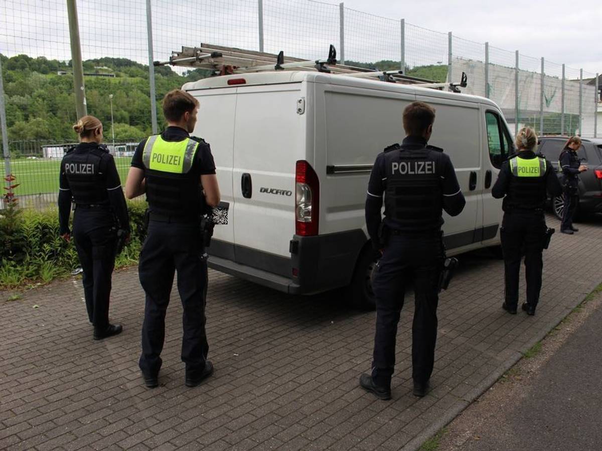 Umfangreiche Verkehrskontrollen zu Alkohol und Drogen in Overath.