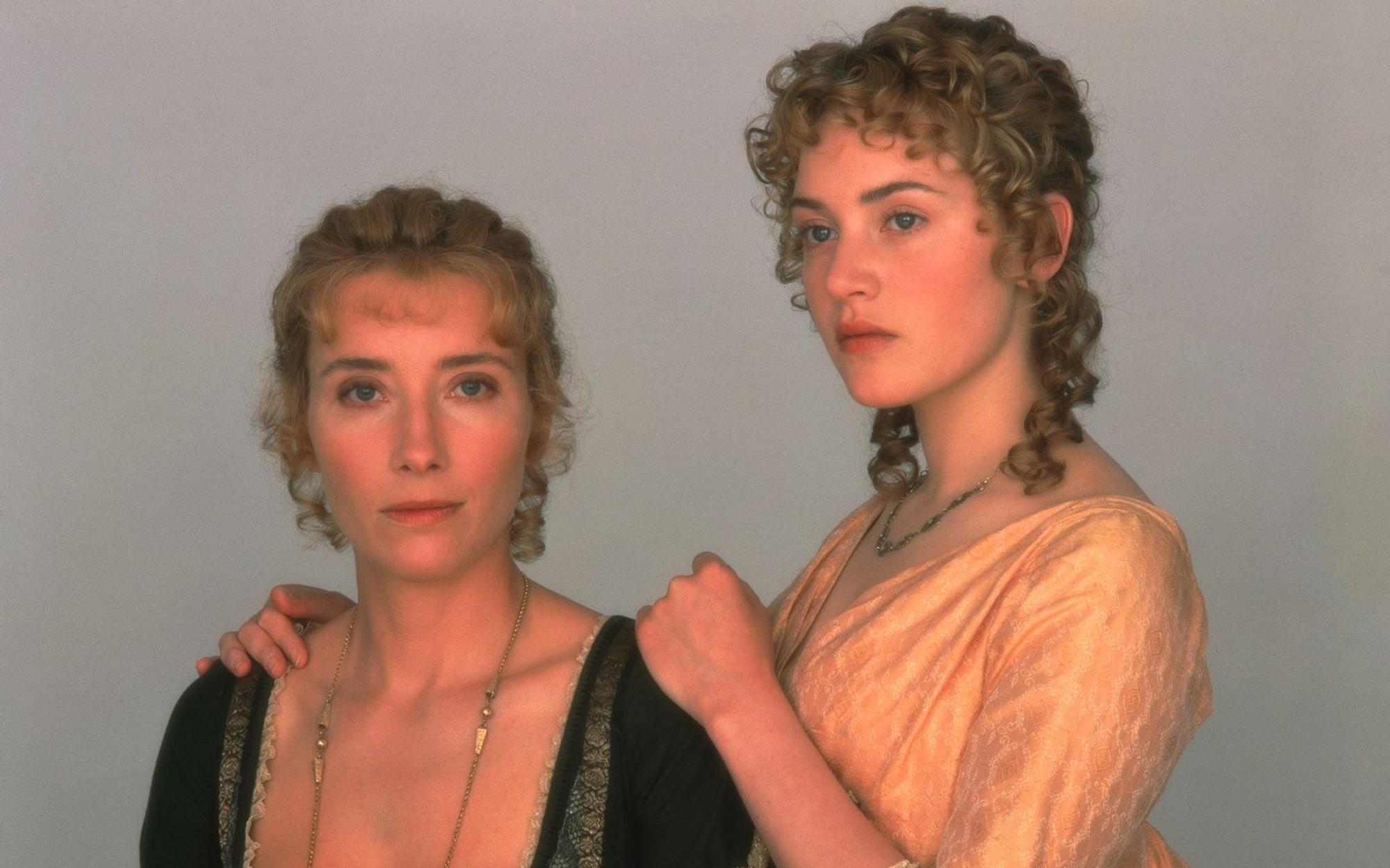 Zwei der größten britischen Schauspielerinnen: Emma Thompson (links) und Kate Winslet spielen in „Sinn und Sinnlichkeit“ die Schwestern Elinor und Marianne. (Bild: ZDF/© 2014 Sony Pictures Television Inc.)