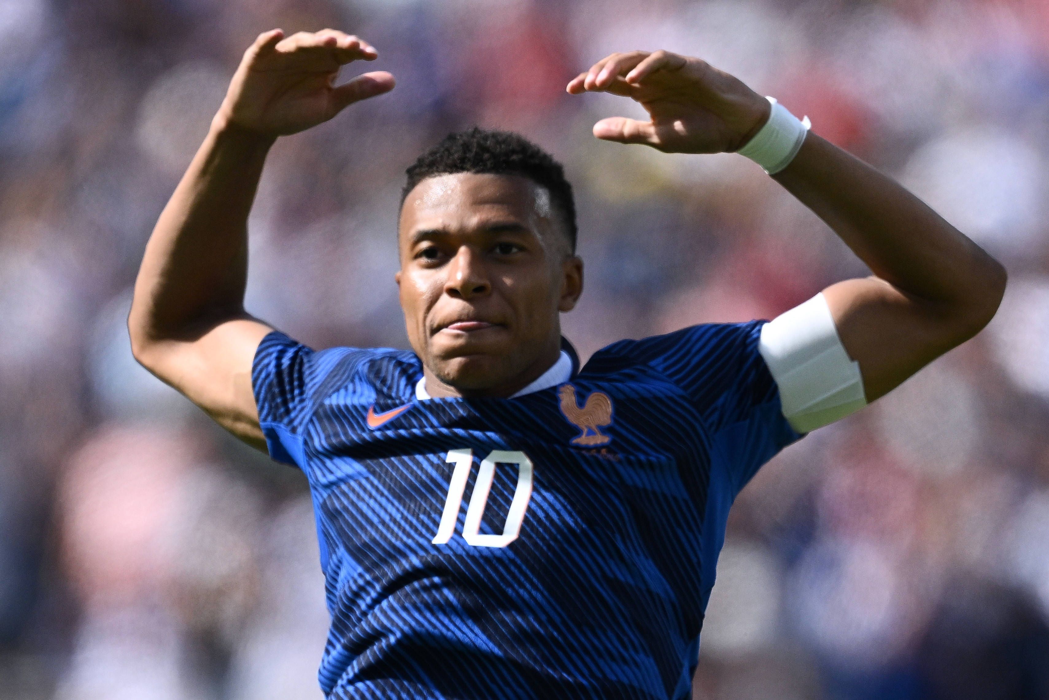 Kylian Mbappé jubelt über ein Tor für Frankreich.