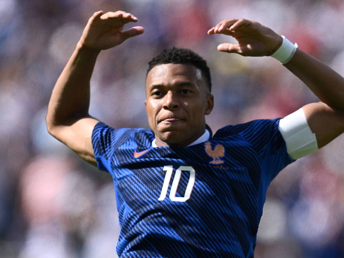 Kylian Mbappé jubelt über ein Tor für Frankreich.