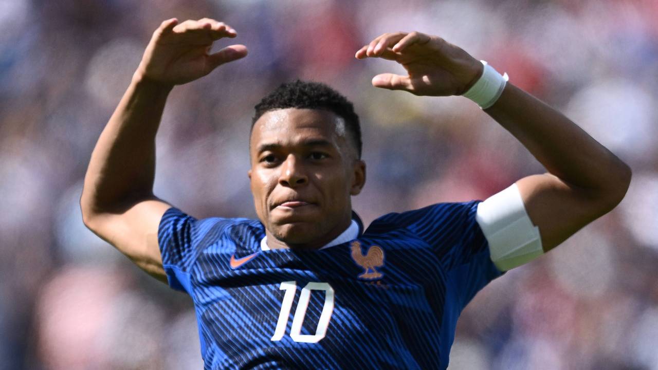 Kylian Mbappé jubelt über ein Tor für Frankreich.