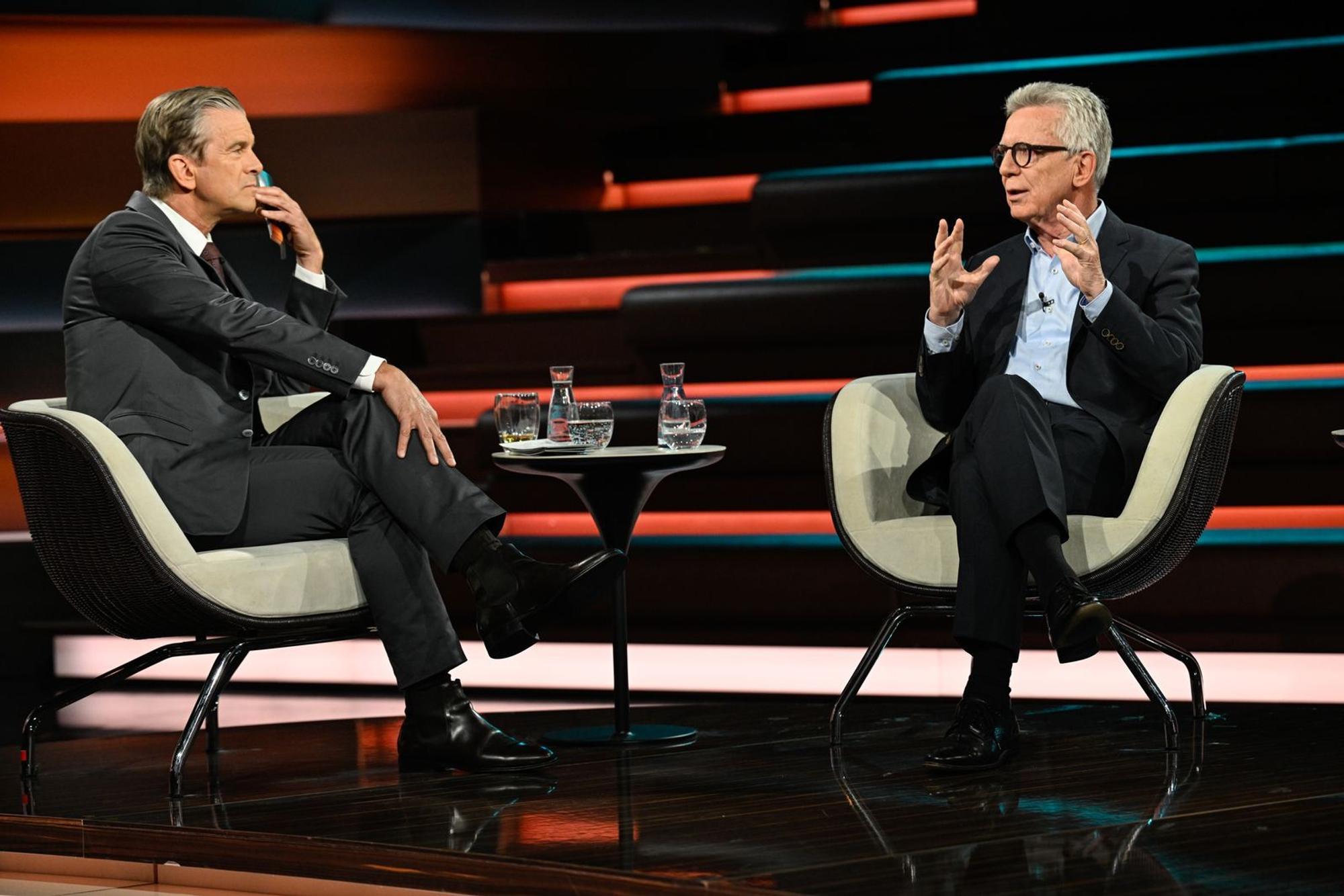 Bei „Markus Lanz“ ließ sich Thomas de Maizière nicht dazu drängen, öffentlich gegen die Bundesregierung auszuteilen. (Bild: ZDF/ Markus Hertrich)