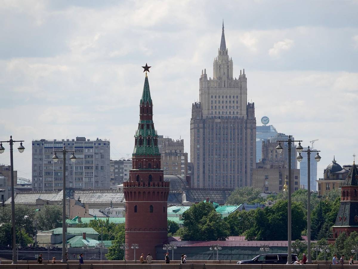 Moskau: Kremlturm und Außenministerium