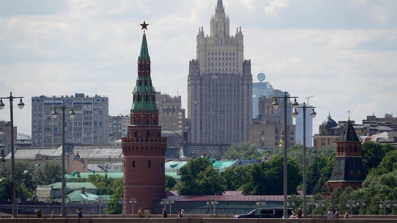 Moskau: Kremlturm und Außenministerium