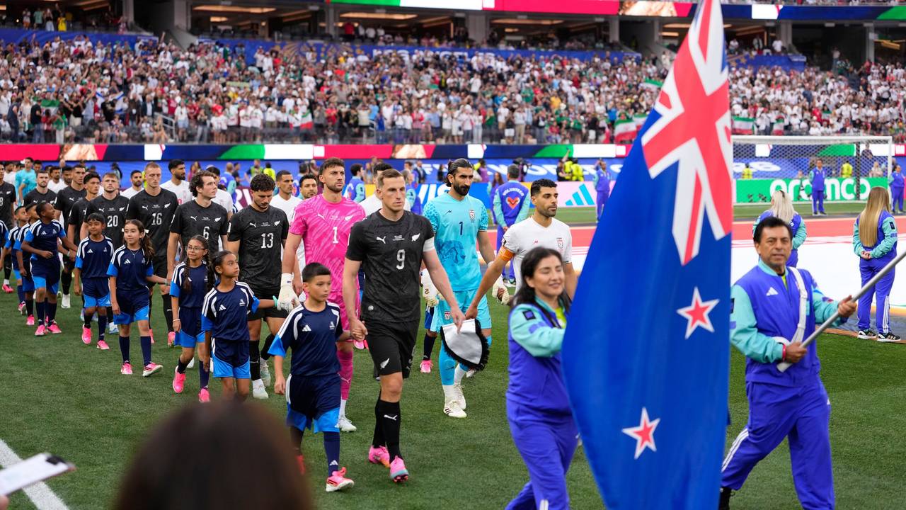 Einlauf bei der WM 2026 im Spiel Iran - Neuseeland.
