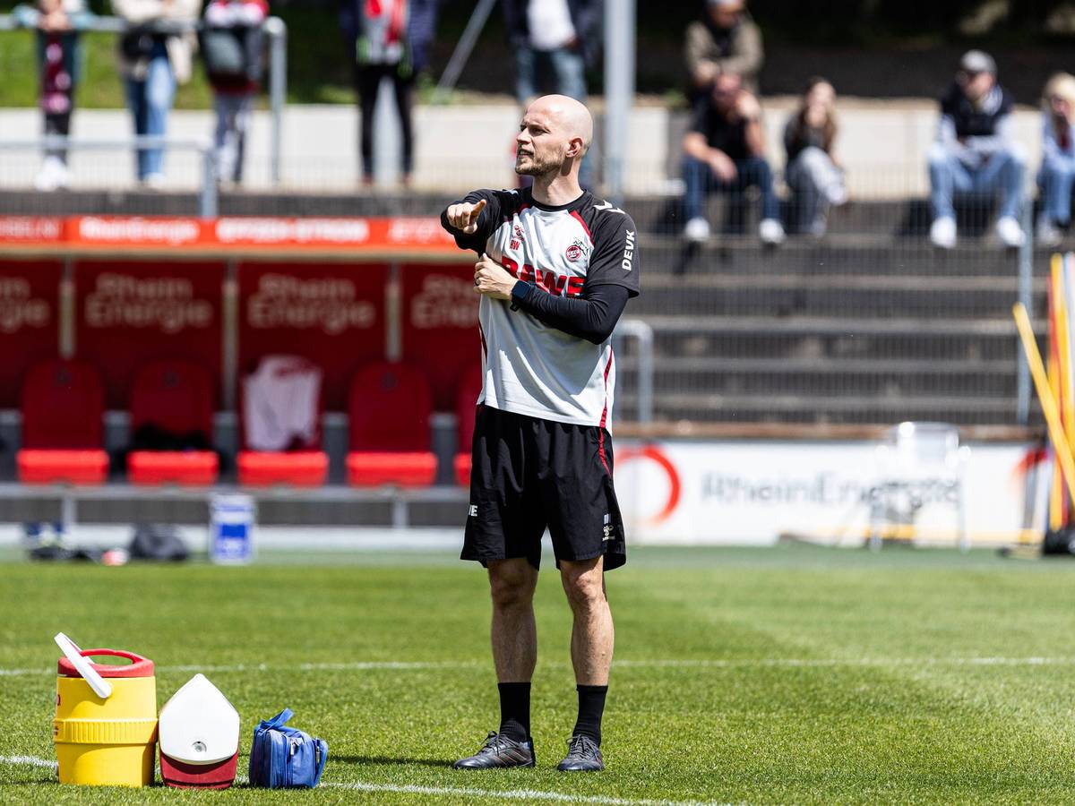 Abschlusstraining im Franz-Kremer-Stadion: René Wagner, Cheftrainer des 1. FC Köln