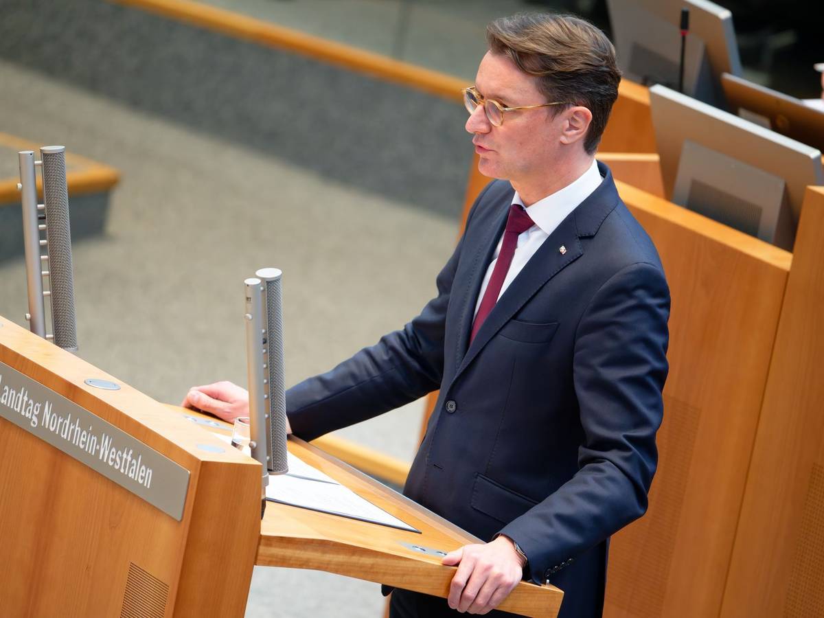 Hendrik Wüst bei Rede im Landtag