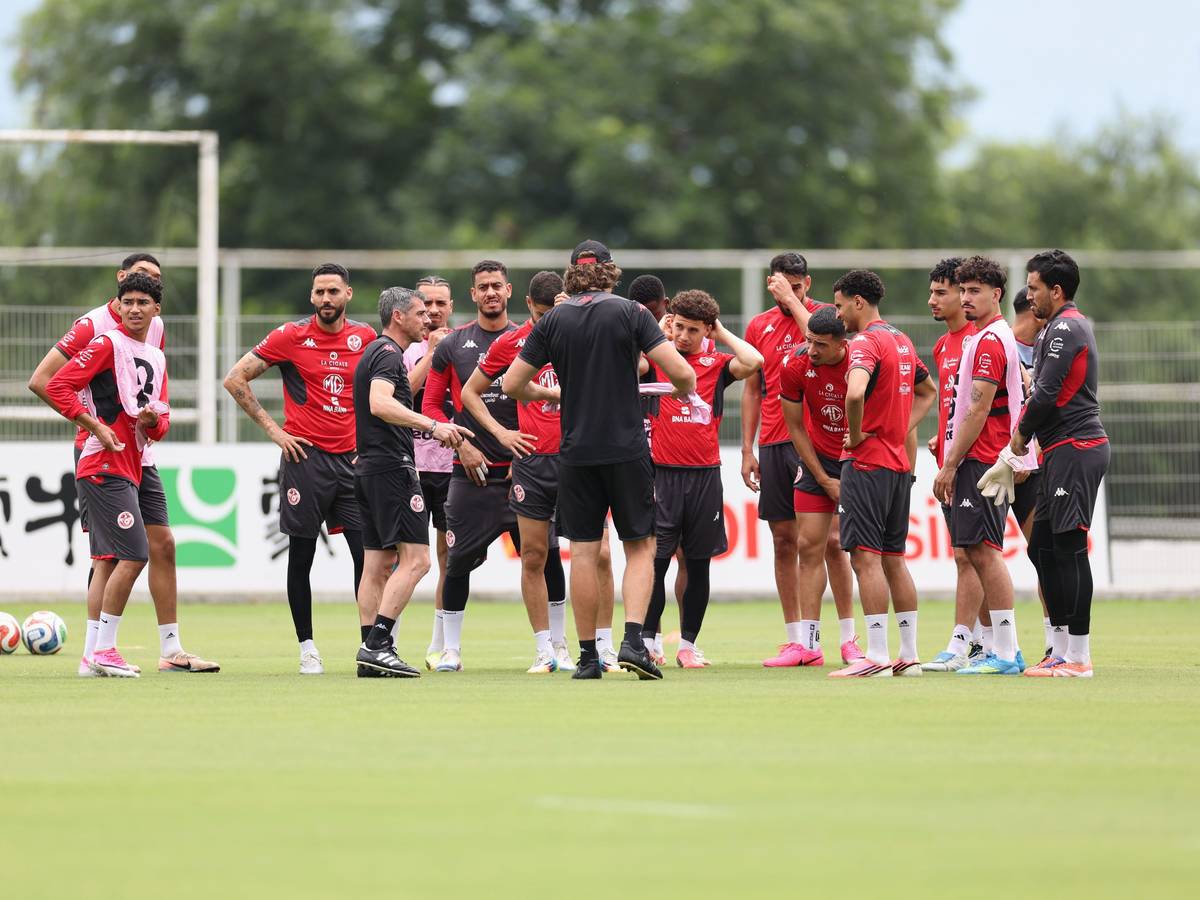 Teambesprechung beim Tunesien-Training.