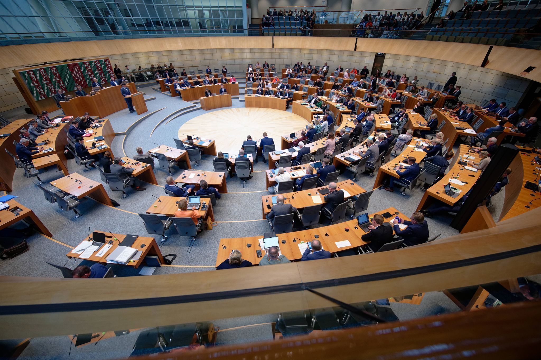 Abgeordnetenbezüge steigen in NRW