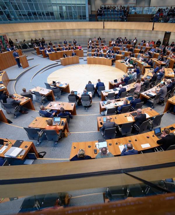 Abgeordnetenbezüge steigen in NRW