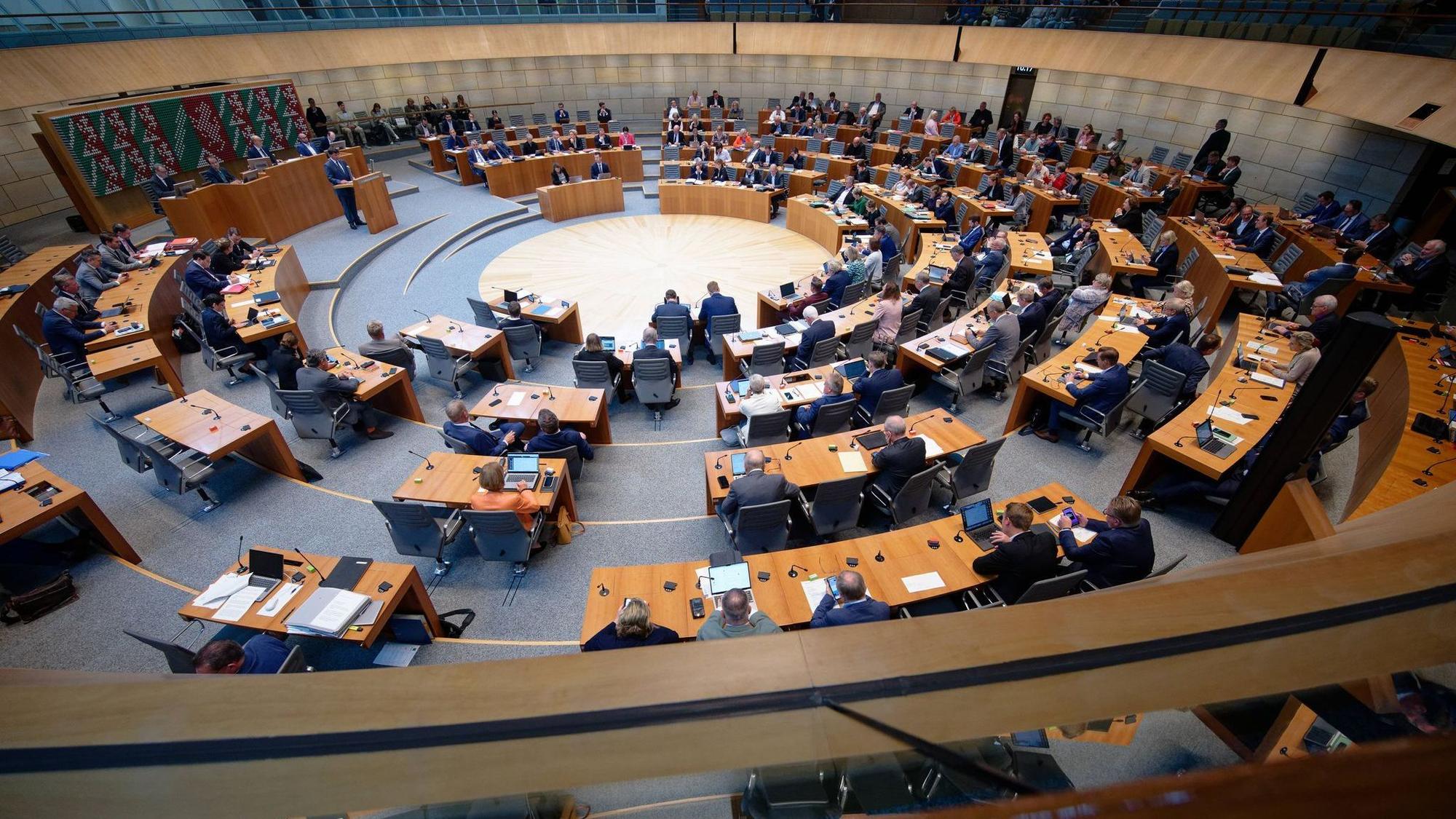 Abgeordnetenbezüge steigen in NRW