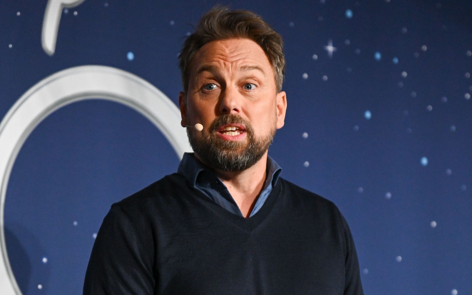 Moderator Steven Gätjen hat im Podcast „Zwischen den Zeilen“ über die Hindernisse gesprochen, die er im Laufe seiner TV-Karriere überwinden musste. (Bild: 2023 Getty Images/Hannes Magerstaedt)