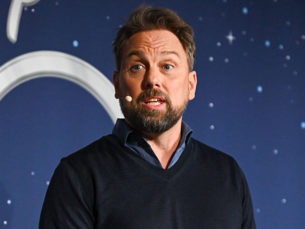 Moderator Steven Gätjen hat im Podcast „Zwischen den Zeilen“ über die Hindernisse gesprochen, die er im Laufe seiner TV-Karriere überwinden musste. (Bild: 2023 Getty Images/Hannes Magerstaedt)
