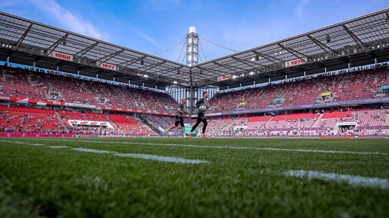 Das Rhein-Energie-Stadion in Köln fasst 50.000 Fans.
