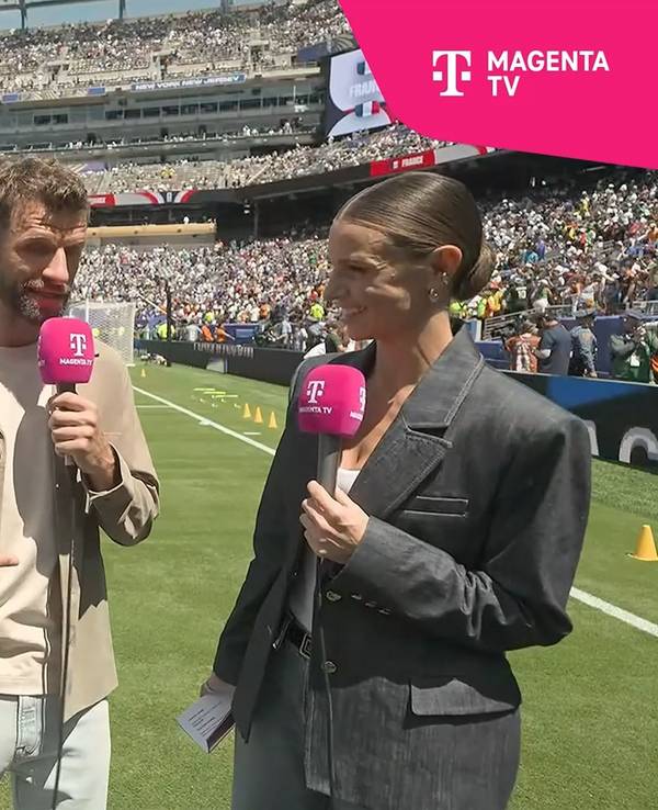 Das Trio bei MagentaTV: Mats Hummels, Thomas Müller und Laura Wontorra