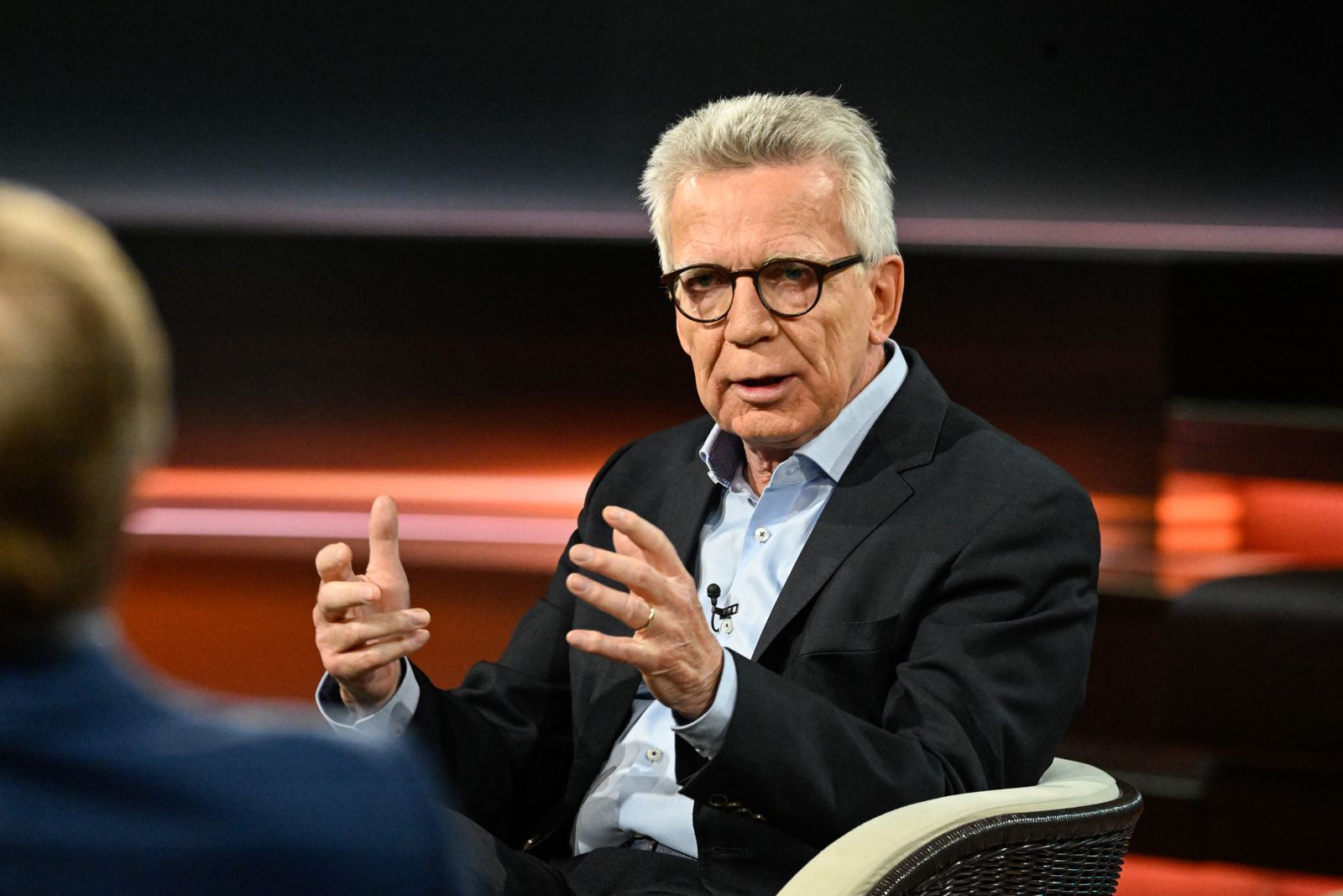 Der ehemalige Bundesminister Thomas de Maizière äußerte sich bei „Markus Lanz“ auch zur Brandmauer zur AfD. (Bild: ZDF/ Markus Hertrich)