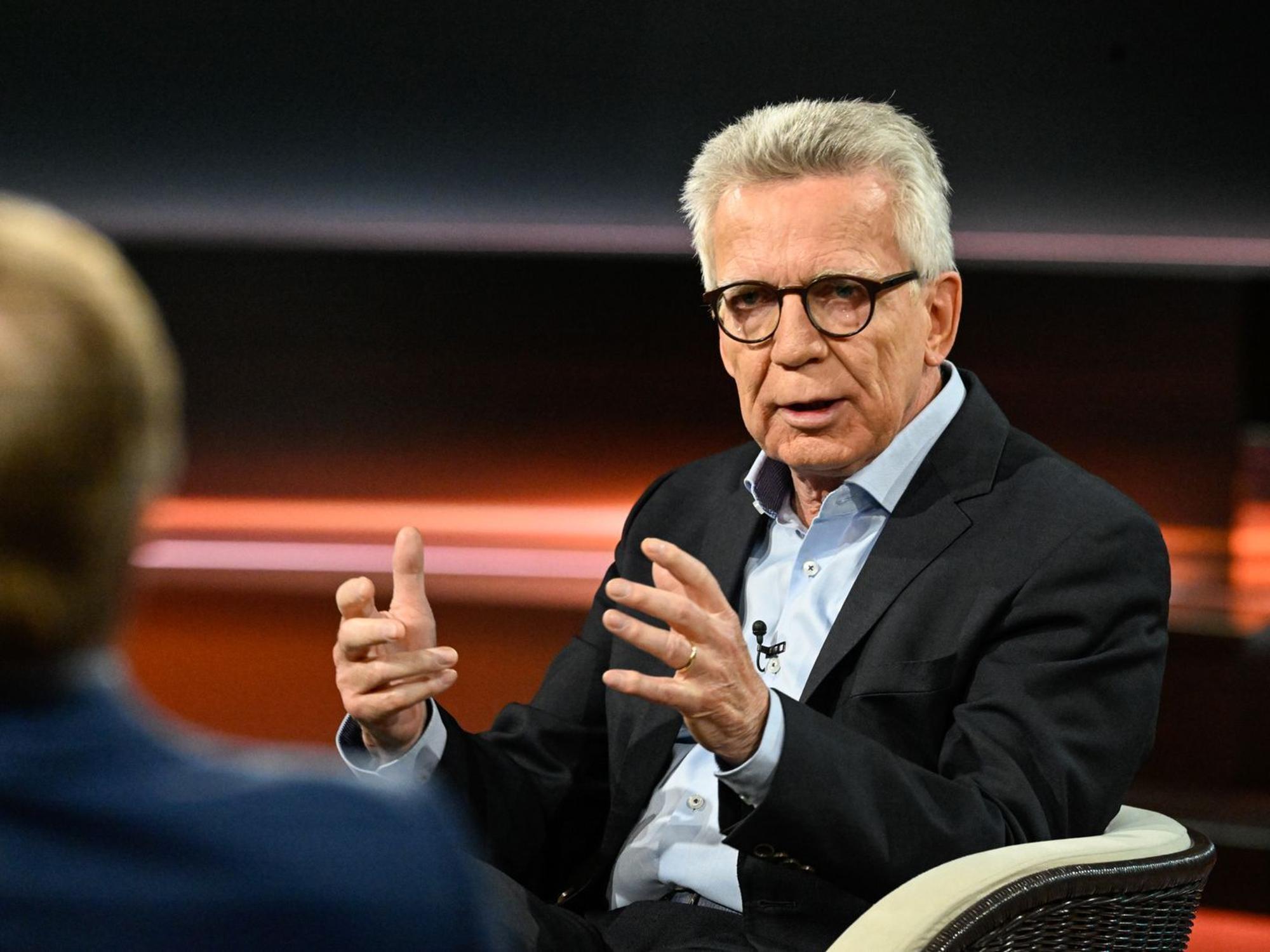 Der ehemalige Bundesminister Thomas de Maizière äußerte sich bei „Markus Lanz“ auch zur Brandmauer zur AfD. (Bild: ZDF/ Markus Hertrich)