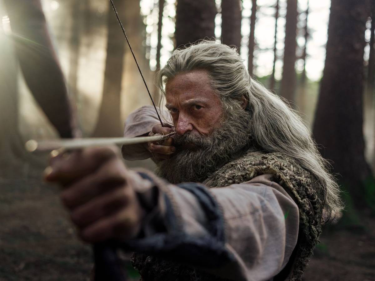 Mit zerrissenen Helden kennt er sich aus: Hugh Jackman spielt die Titelrolle in „The Death of Robin Hood“. (Bild: DORH Holding Co. LLC/A24/Aidan Monaghan/DCM)