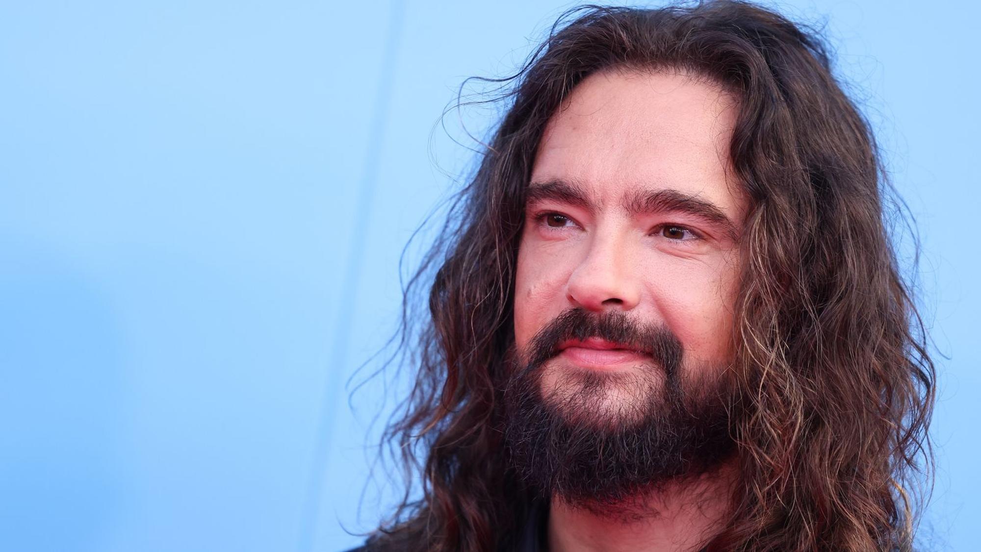Tom Kaulitz hat im Podcast „Kaulitz Hills - Senf aus Hollywood“ über seinen Einsatz als Fan-Experte bei der Fußball-WM 2026 gesprochen. (Bild: 2024 Getty Images/Gerald Matzka)