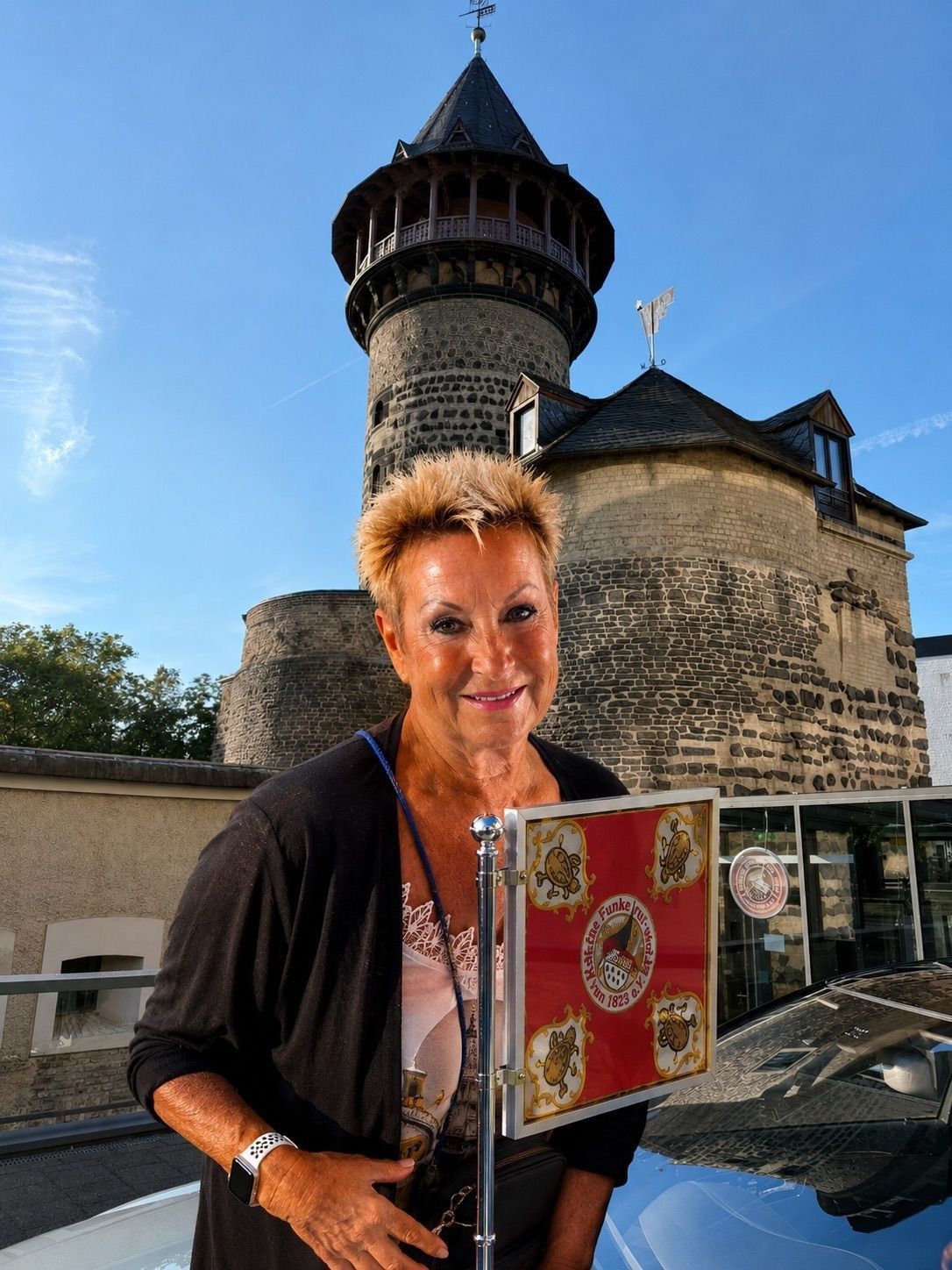 Marita Köllner steht vor der Ülepooz.