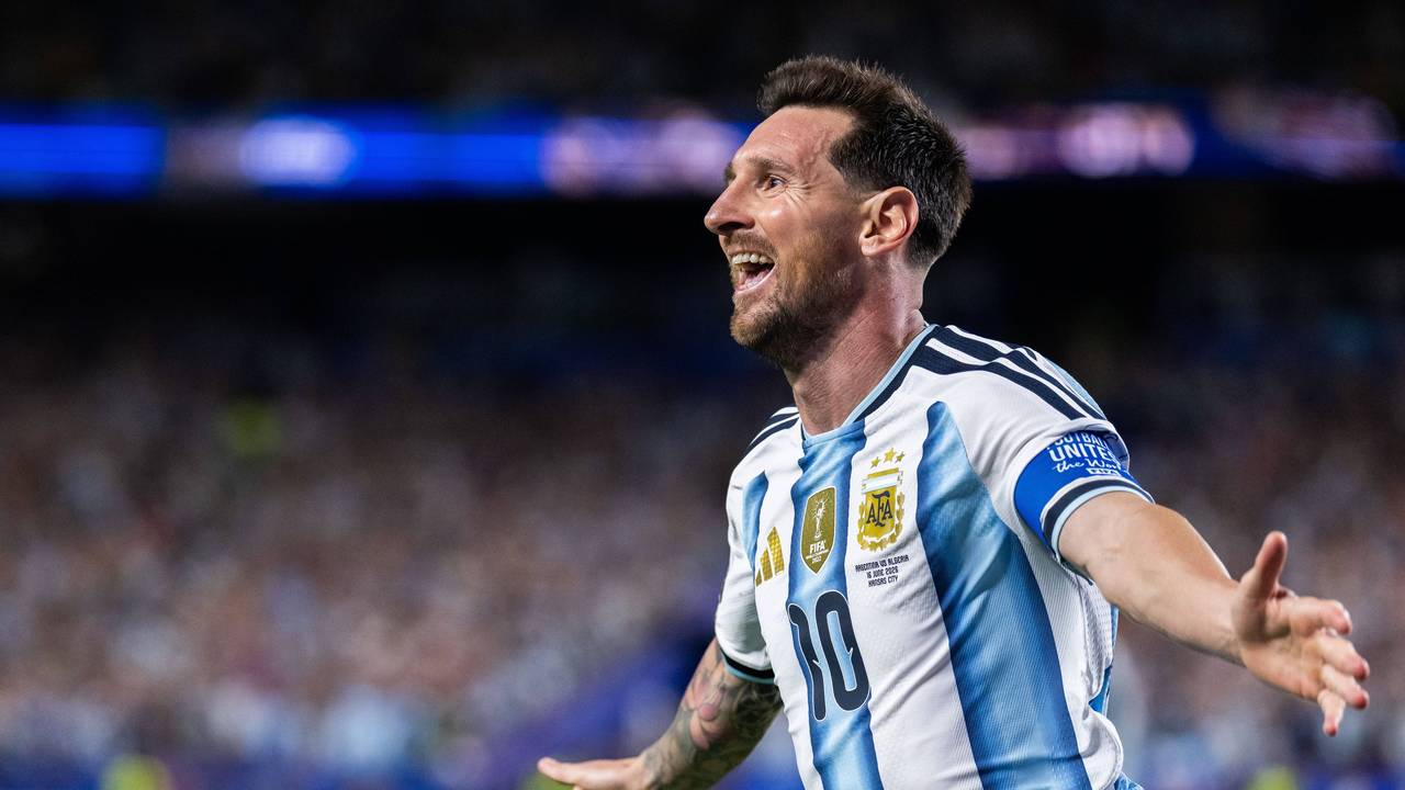 Lionel Messi jubelt über ein Tor.