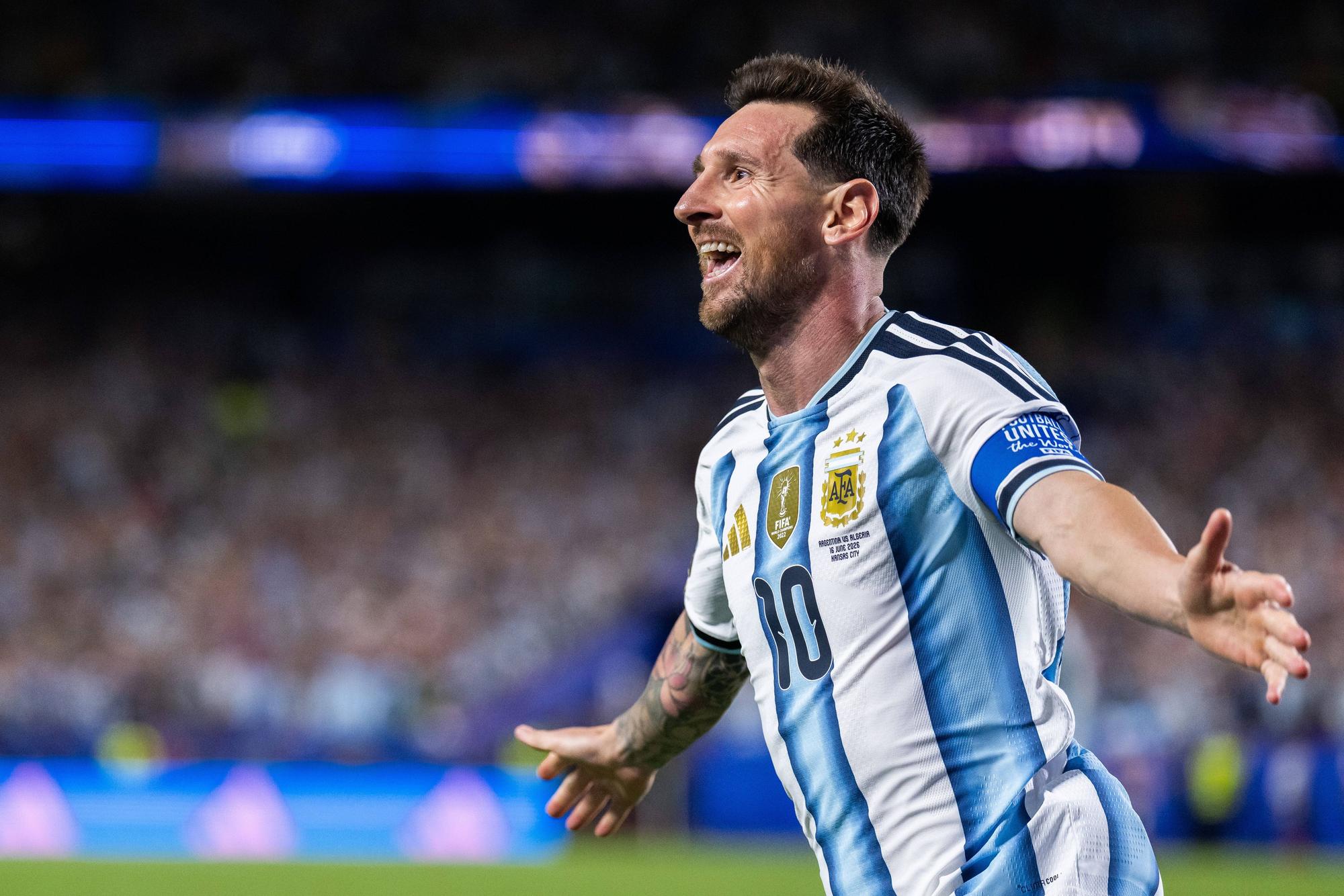 Lionel Messi jubelt über ein Tor.