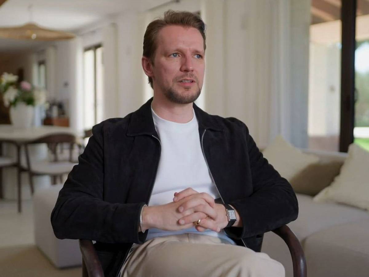 Nikolaus Thomale will Luxus-Ferienhäuser für mehr Menschen zugänglich machen. (Bild: WDR / Screenshot ARD Mediathek)
