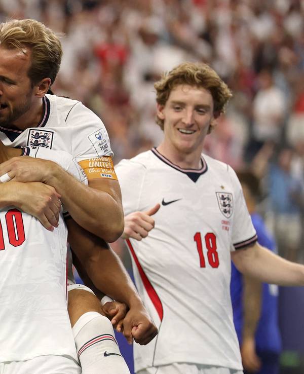 Harry Kane und Jude Bellingham jubeln gemeinsam.