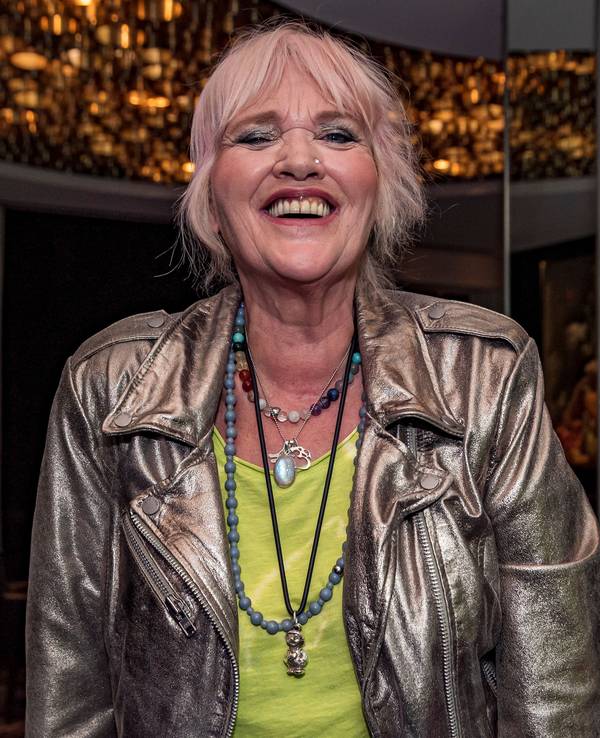 Gaby Köster lacht.