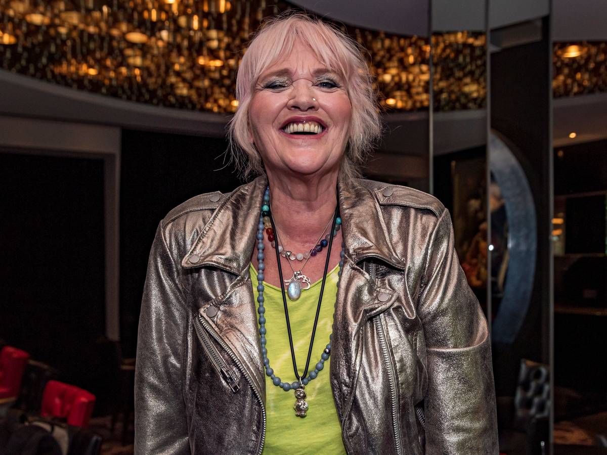 Gaby Köster lacht.