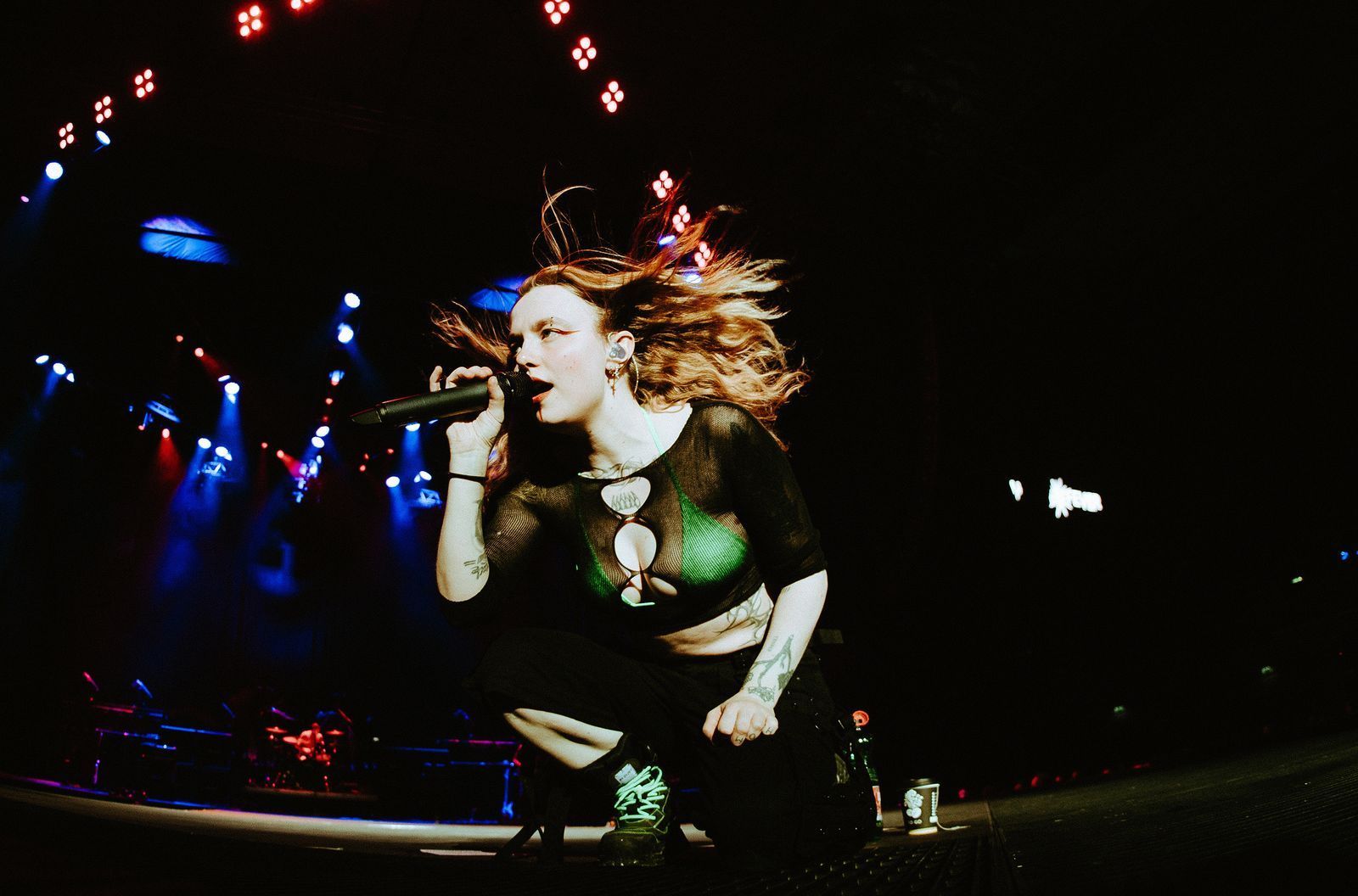 Sängerin Amy und ihre Kollegen der Punkband Witchfever aus Manchester müssen auf ihrer Europa-Tournee große Hürden überwinden.  (Bild: NDR/Peter Corr)