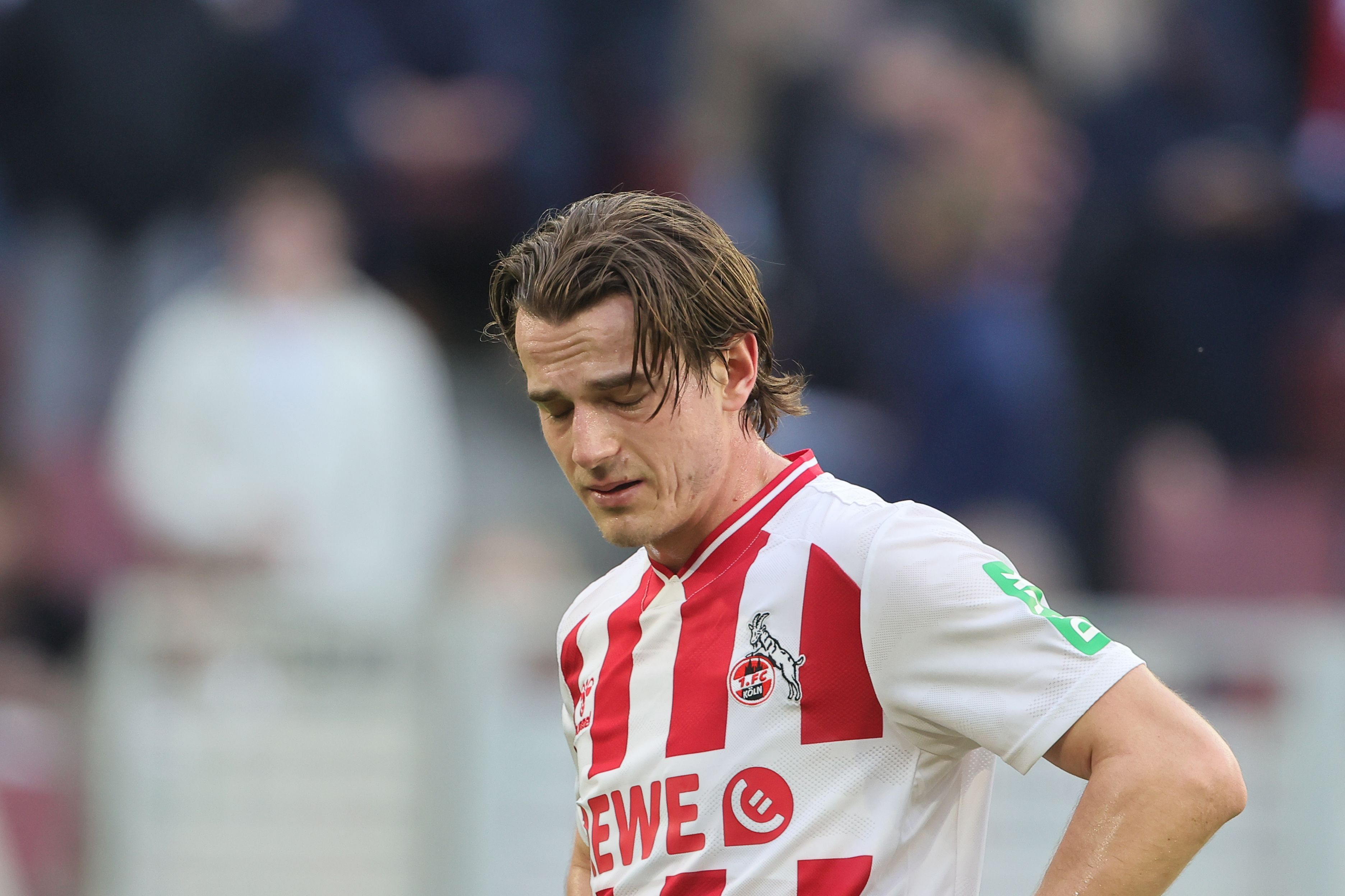 Jakub Kaminski steht für den 1. FC Köln auf dem Feld