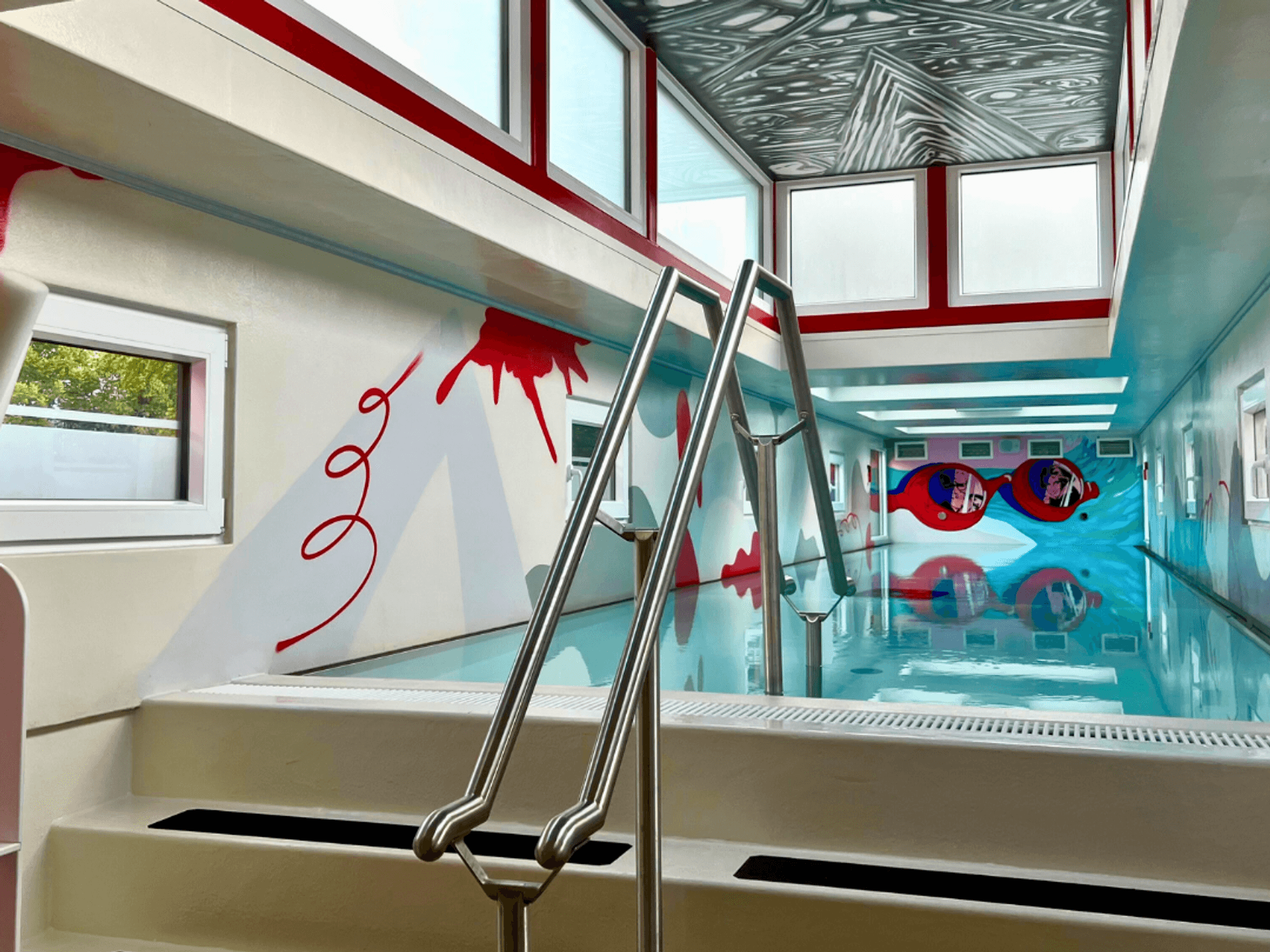 Blick in das mobile Schwimmbad Mobi.